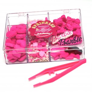 Kit Boneca Cód.B100 (Caixa acrílico + 5 pcts de confeitos + pinça) 